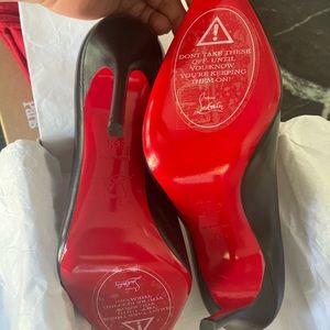 Christian Louboutin Décolleté 554 100 Napa Shiny Black 38.5 US 8 Never Worn